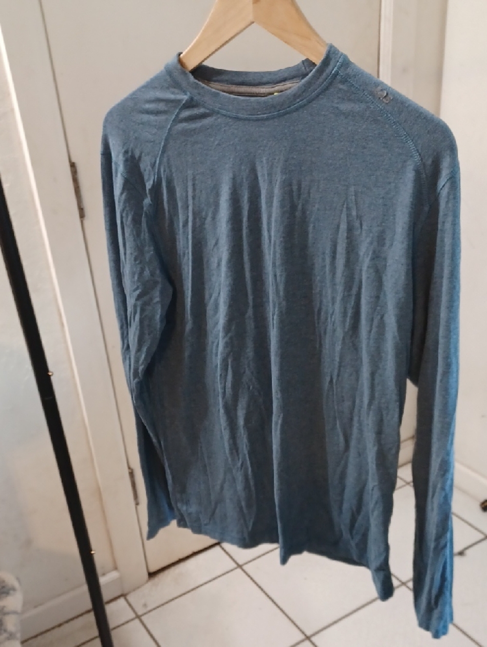 Men's Long-Sleeve Crewneck Shirt in Dusty Blue